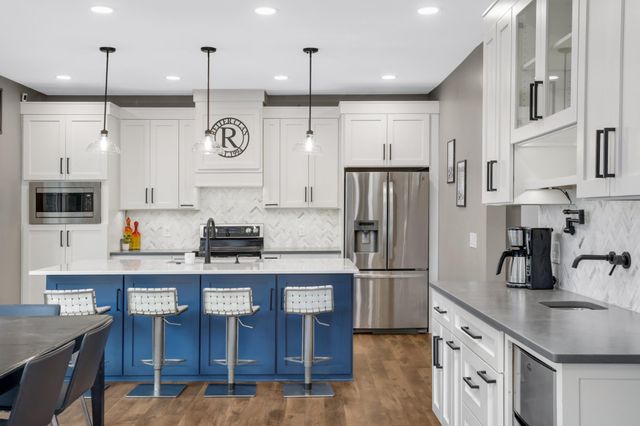 3136 N View Lane, Woodbury, MN 55125