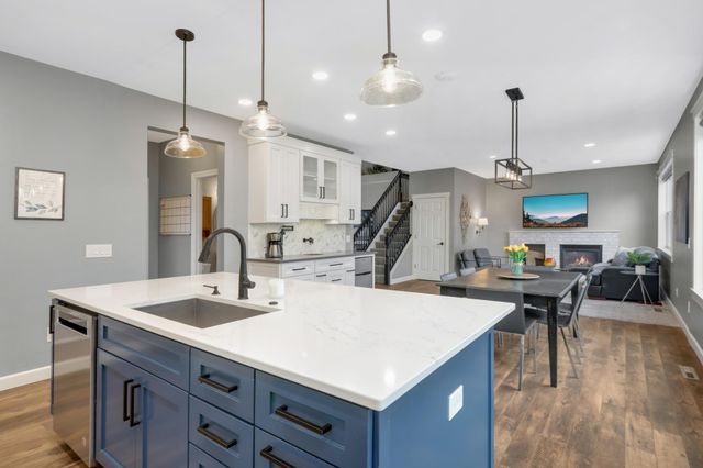 3136 N View Lane, Woodbury, MN 55125