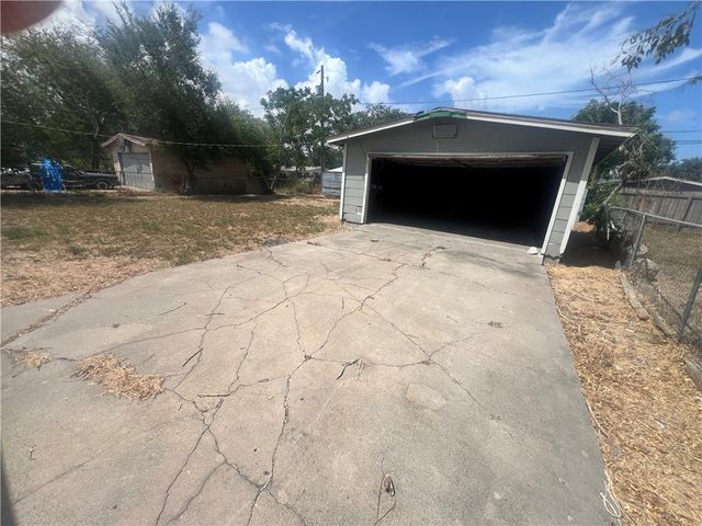4913 Franklin Dr, Corpus Christi, TX 78415