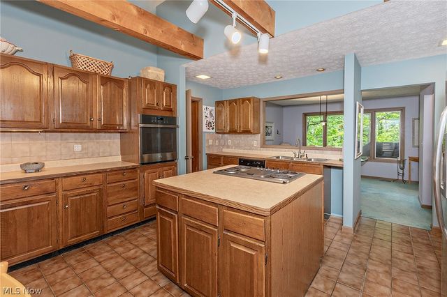 15490 Riddle Road, Chagrin Falls, OH 44022