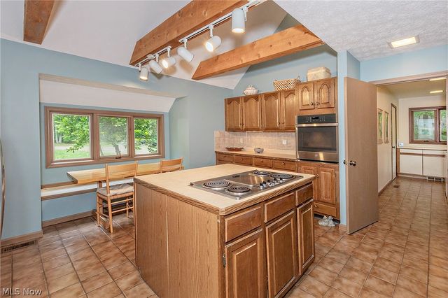 15490 Riddle Road, Chagrin Falls, OH 44022