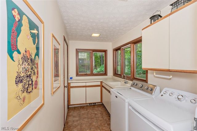 15490 Riddle Road, Chagrin Falls, OH 44022