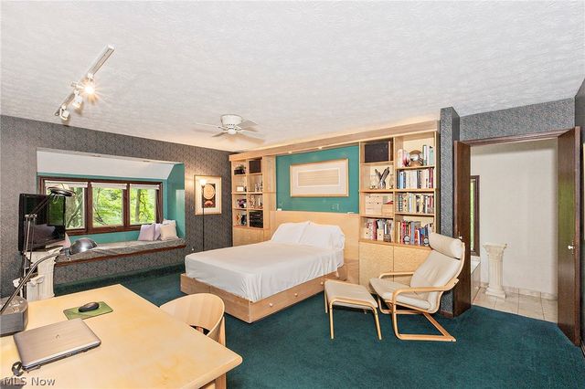 15490 Riddle Road, Chagrin Falls, OH 44022