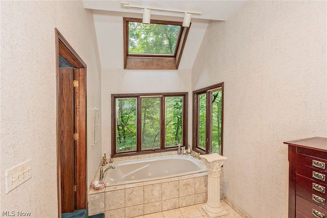 15490 Riddle Road, Chagrin Falls, OH 44022