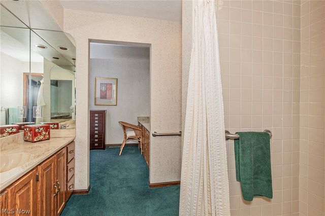 15490 Riddle Road, Chagrin Falls, OH 44022