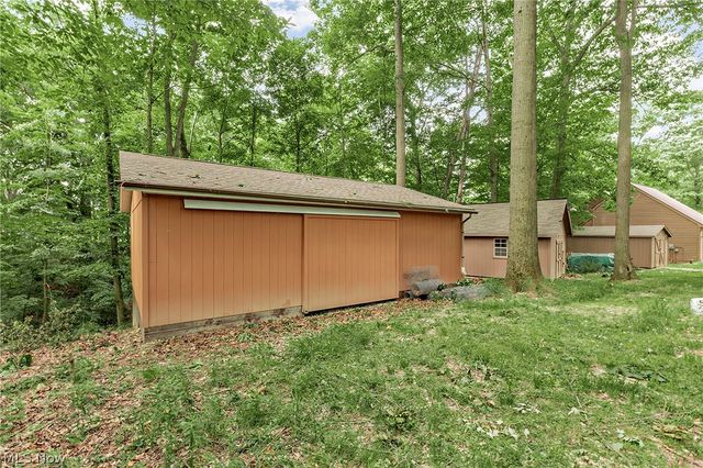 15490 Riddle Road, Chagrin Falls, OH 44022