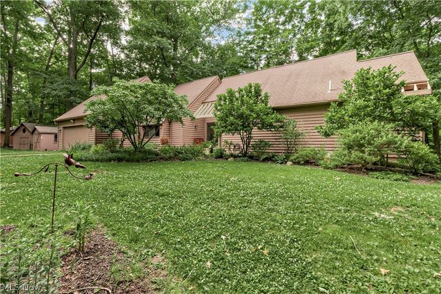15490 Riddle Road, Chagrin Falls, OH 44022