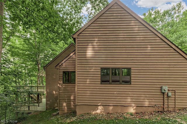15490 Riddle Road, Chagrin Falls, OH 44022