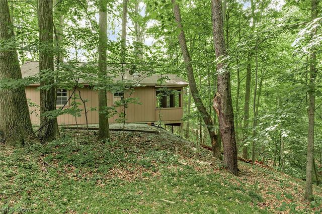 15490 Riddle Road, Chagrin Falls, OH 44022