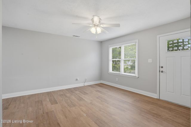 9104 New Maple Rd, Louisville, KY 40229