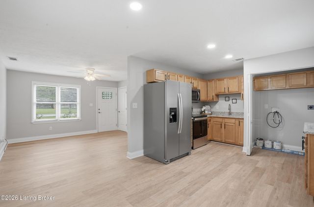 9104 New Maple Rd, Louisville, KY 40229