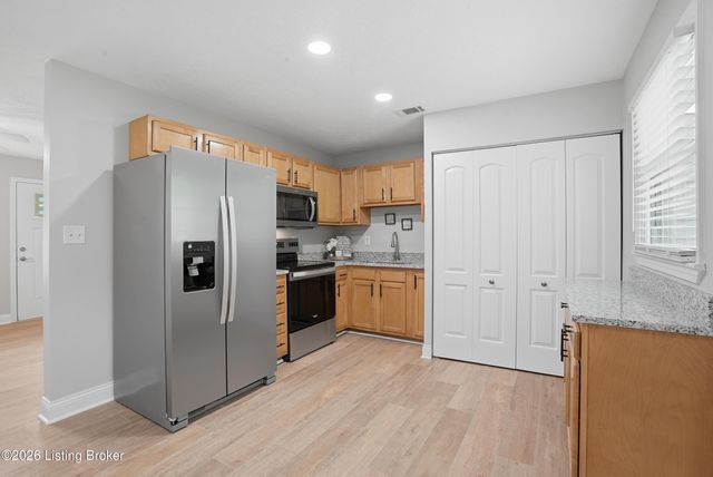 9104 New Maple Rd, Louisville, KY 40229