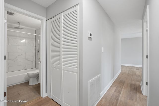 9104 New Maple Rd, Louisville, KY 40229