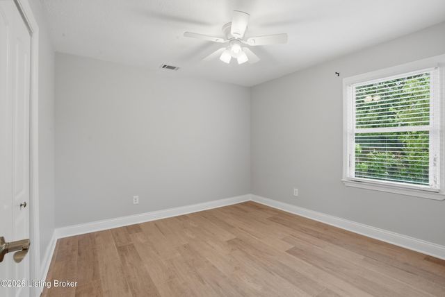 9104 New Maple Rd, Louisville, KY 40229