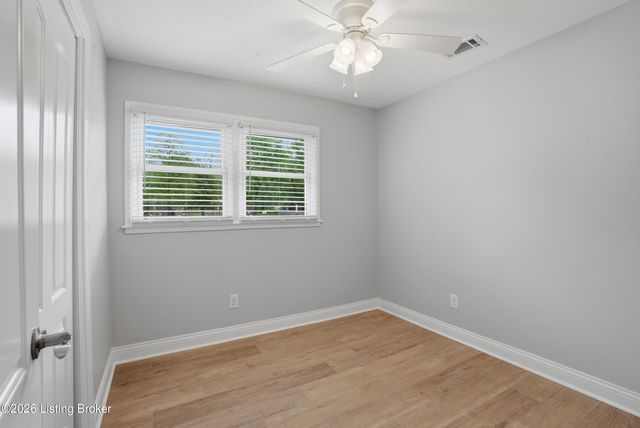 9104 New Maple Rd, Louisville, KY 40229