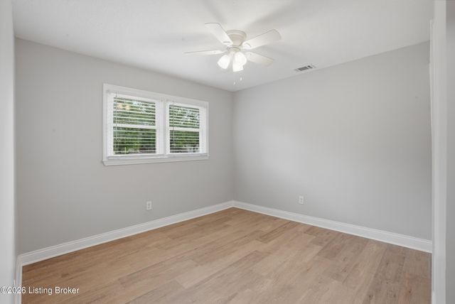 9104 New Maple Rd, Louisville, KY 40229