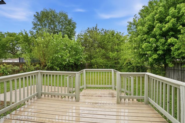 9104 New Maple Rd, Louisville, KY 40229