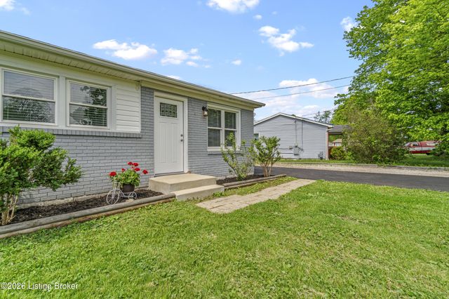 9104 New Maple Rd, Louisville, KY 40229