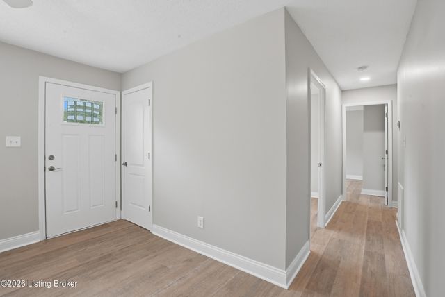 9104 New Maple Rd, Louisville, KY 40229