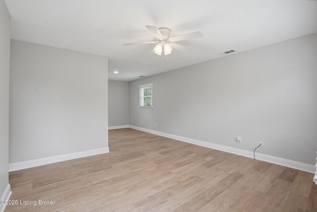 9104 New Maple Rd, Louisville, KY 40229