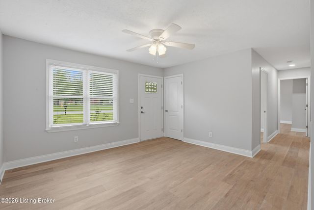 9104 New Maple Rd, Louisville, KY 40229