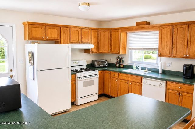 48 Harding Road, Freehold, NJ 07728