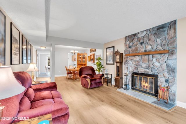 107 Oak Glen Road, Toms River, NJ 08753