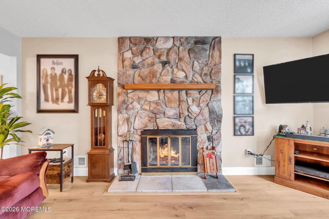 107 Oak Glen Road, Toms River, NJ 08753