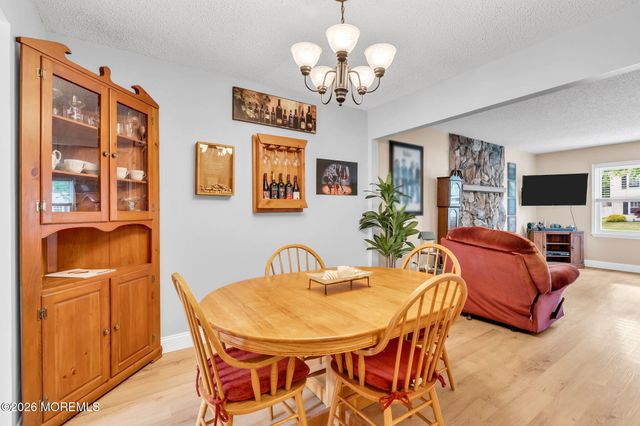 107 Oak Glen Road, Toms River, NJ 08753