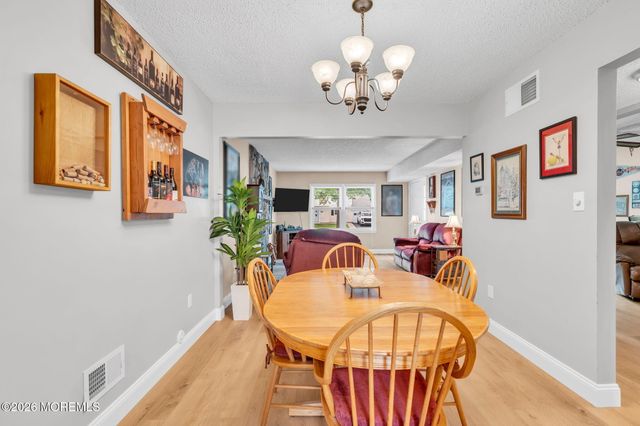 107 Oak Glen Road, Toms River, NJ 08753