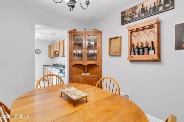 107 Oak Glen Road, Toms River, NJ 08753