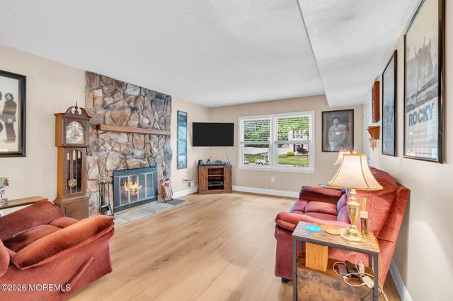 107 Oak Glen Road, Toms River, NJ 08753
