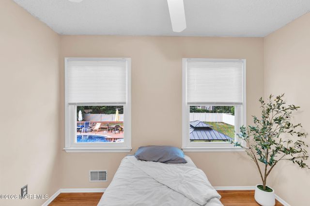 107 Oak Glen Road, Toms River, NJ 08753