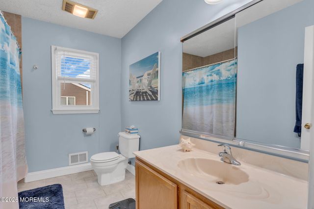 107 Oak Glen Road, Toms River, NJ 08753