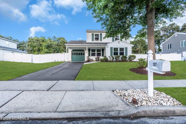 107 Oak Glen Road, Toms River, NJ 08753
