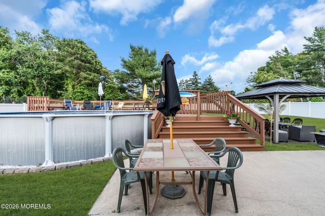107 Oak Glen Road, Toms River, NJ 08753