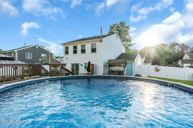 107 Oak Glen Road, Toms River, NJ 08753