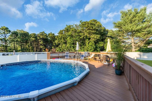 107 Oak Glen Road, Toms River, NJ 08753
