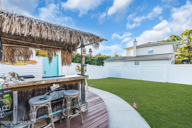 107 Oak Glen Road, Toms River, NJ 08753