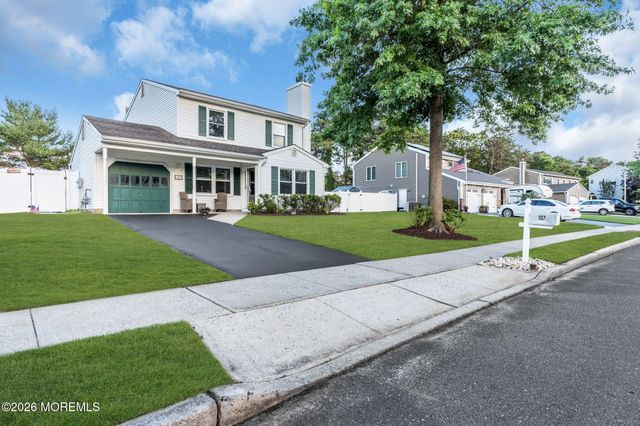 107 Oak Glen Road, Toms River, NJ 08753