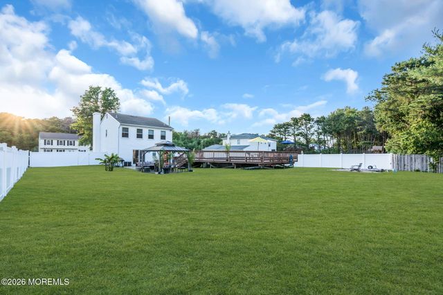 107 Oak Glen Road, Toms River, NJ 08753