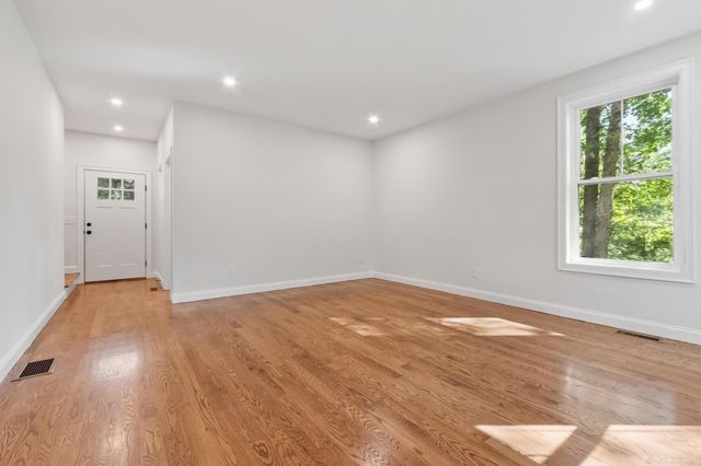 96 King St, Littleton, MA 01460