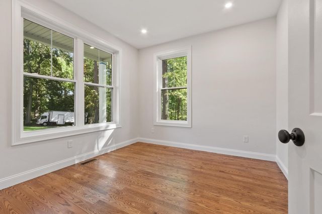 96 King St, Littleton, MA 01460