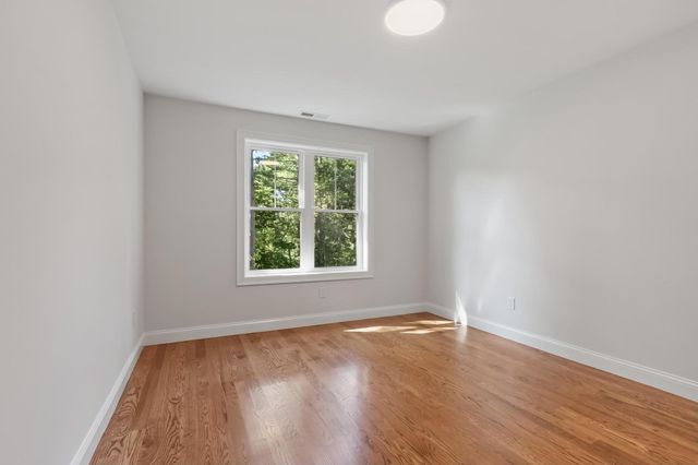 96 King St, Littleton, MA 01460