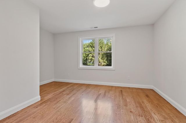 96 King St, Littleton, MA 01460