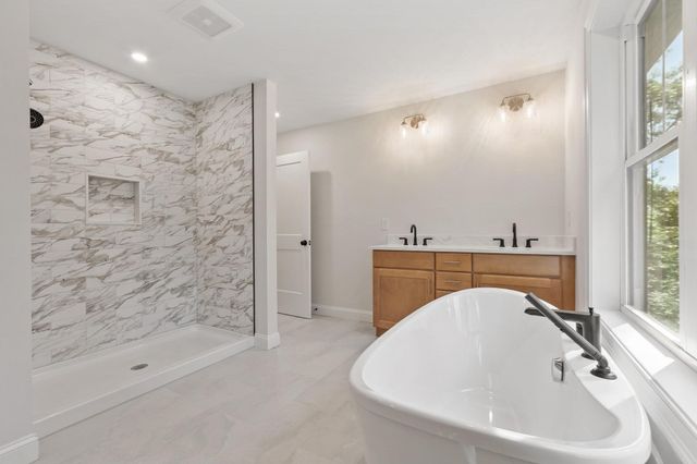96 King St, Littleton, MA 01460