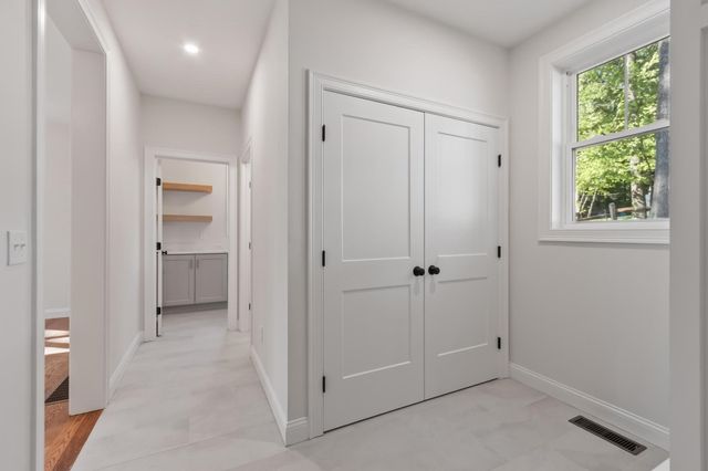 96 King St, Littleton, MA 01460