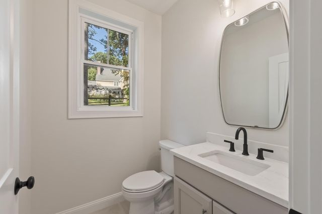96 King St, Littleton, MA 01460