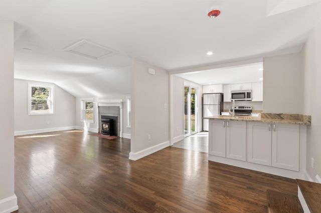 96 King St, Littleton, MA 01460