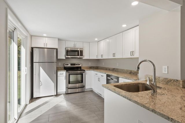 96 King St, Littleton, MA 01460